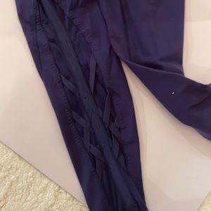 Lululemon like new purple leggings